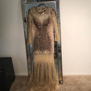 La femme elegant nude dress